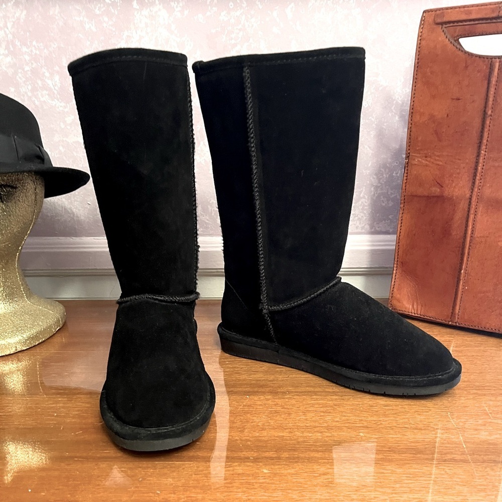 Bear Paw Black woman’s 10, suede leather, snow boot.